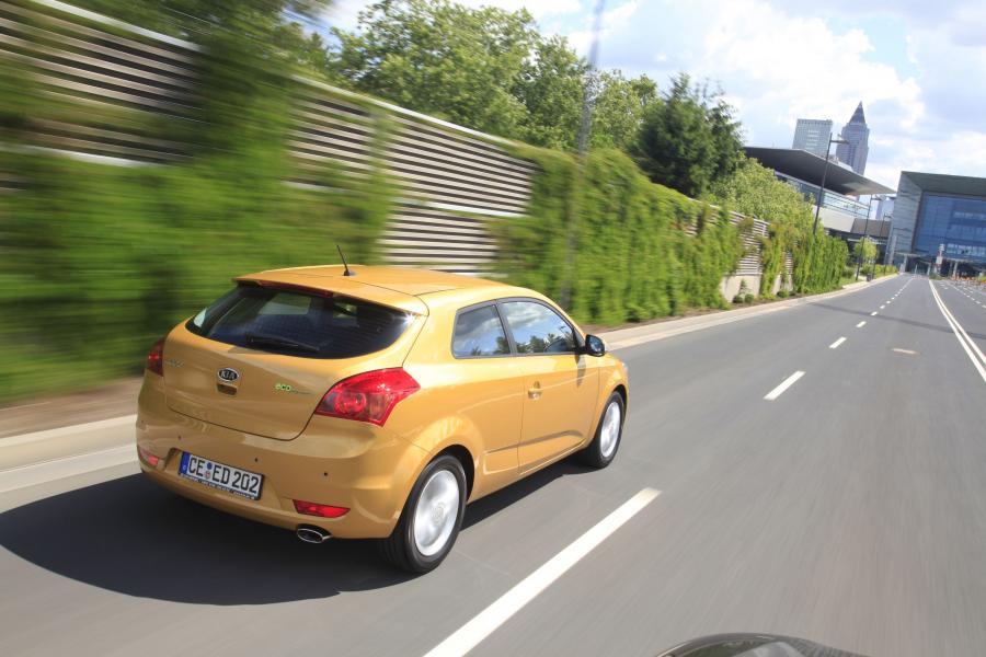  Kia pro_cee&rsquo;d EcoDynamics 2011 года  (фото 54 из 133)